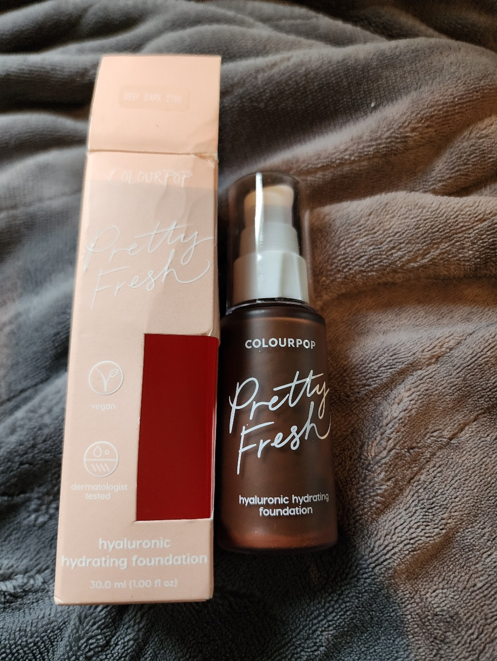 ColourPop Pretty Fresh Hyaluronic Hydrating Foundation - Picture 6 of 7